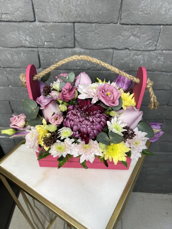 Цветочный ящик с хризантемами фото