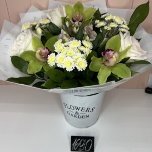 Белые розы с орхидеями фото
