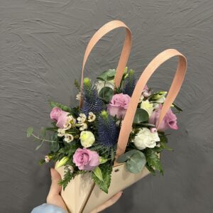Компактная сумочка с цветами фото