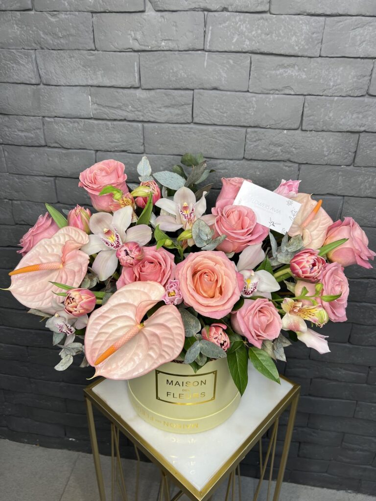 Букет с розовыми тюльпанами фото