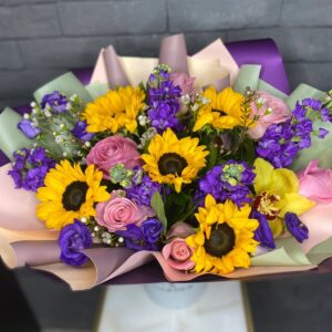 Набор ярких цветов в больницу фото