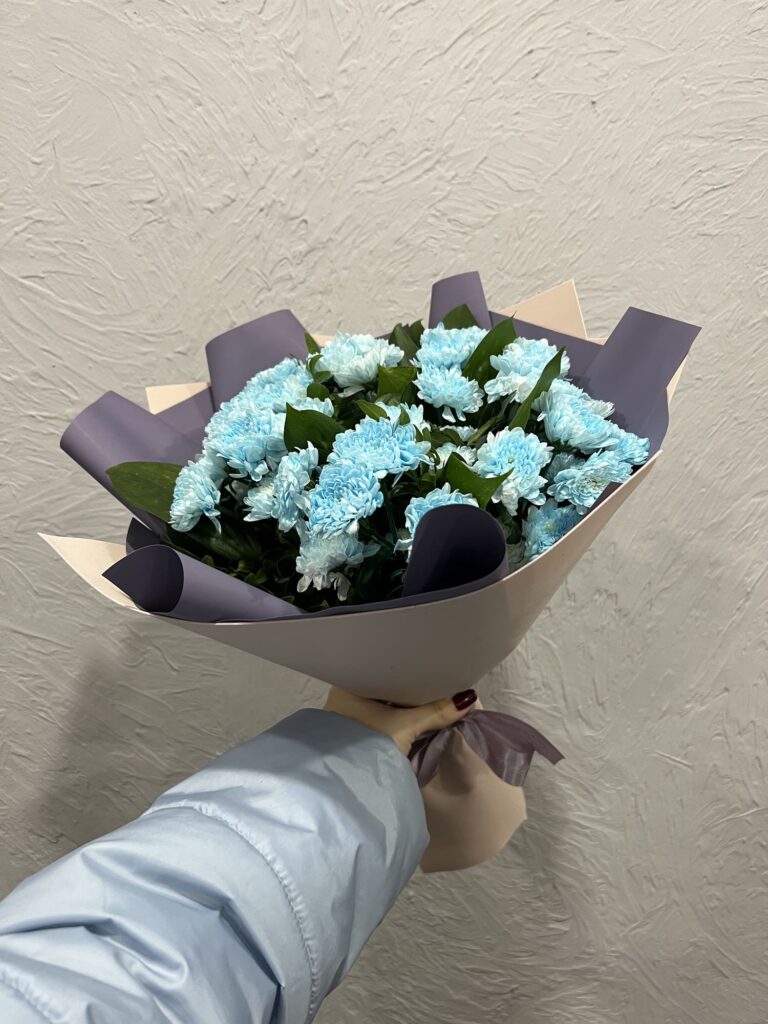 Букет из голубой хризантемы фото