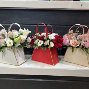 Ассорти цветочных сумок фото