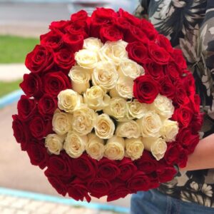 Букет роз в виде сердца фото