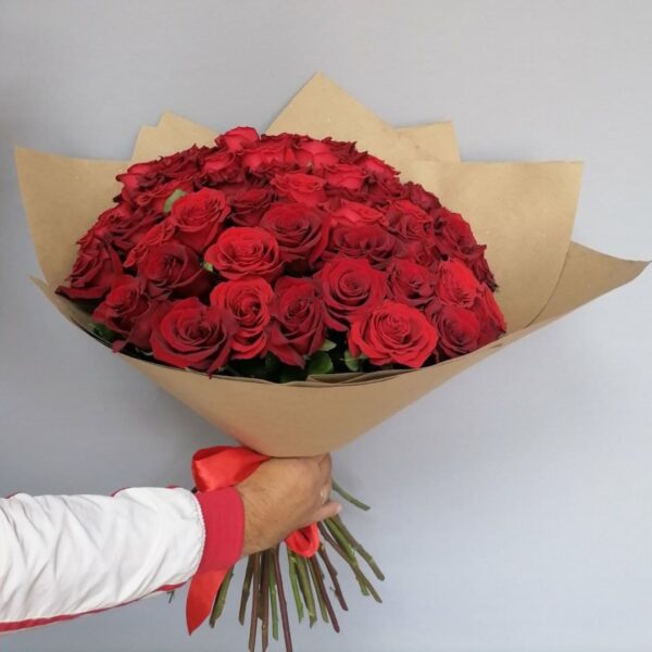 Букет изысканных красных роз фото