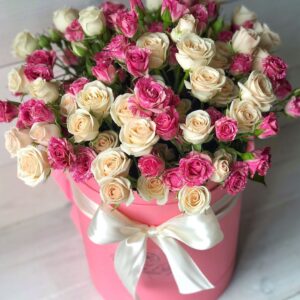 Букет из красивых кустовых роз фото