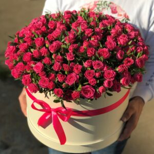Громадный букет из кустовых роз фото