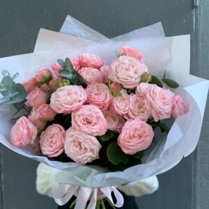 Изумительный букет пышных роз фото