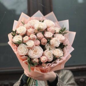 Монобукет нежно-кремовых роз фото