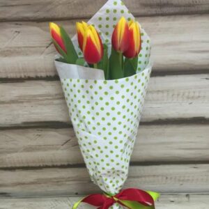 Маленький букет тюльпанов на Пасху фото
